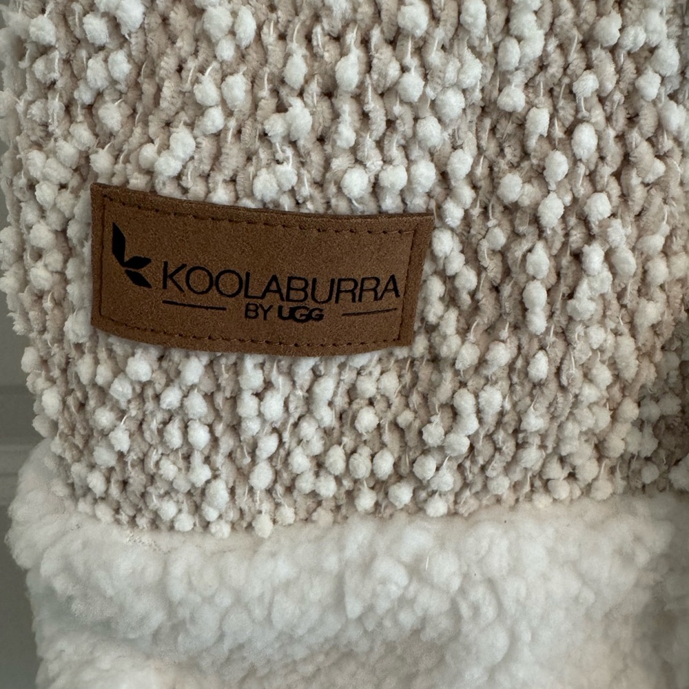 New! Kookaburra by Ugg Christmas Tree Skirt